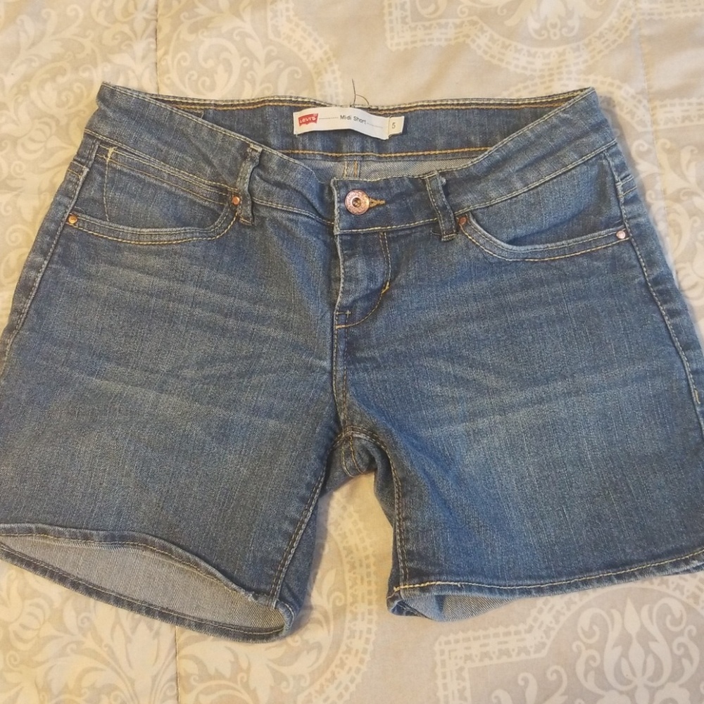 Levi Midi Shorts size 5